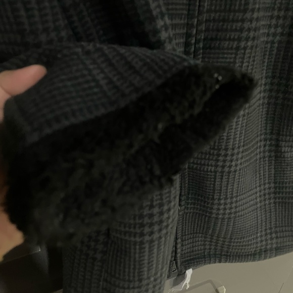 Uniqlo long jacket. Size Medium. Used gently. - Picture 3 of 9